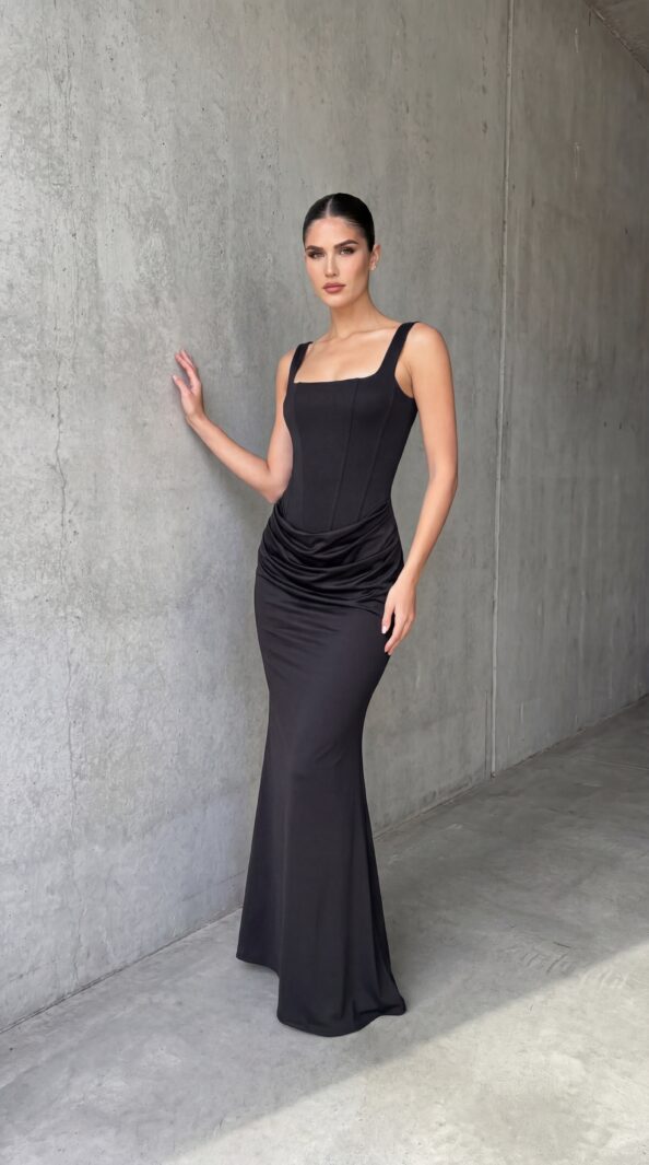 Customer wearing Eleonora